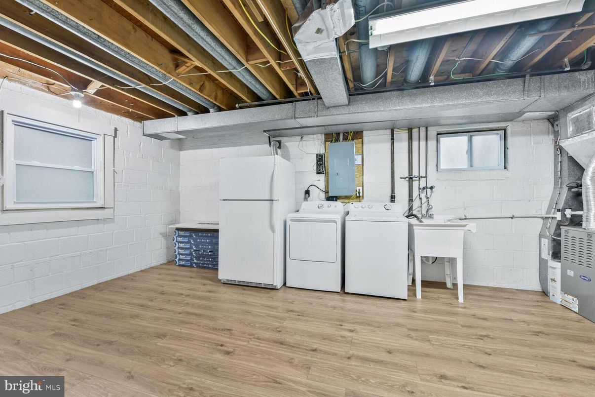 Interior, Stone Walls, Washer, Wood Texture Flooring