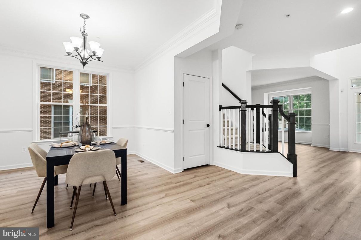Chandelier, Dining room, Interior, Recessed Lighting, Wood Texture Flooring