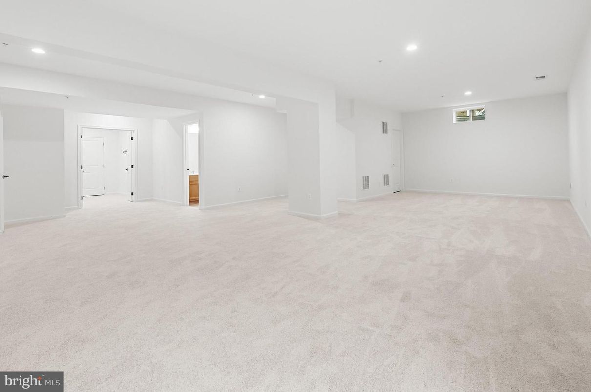 Empty room, Interior, Recessed Lighting