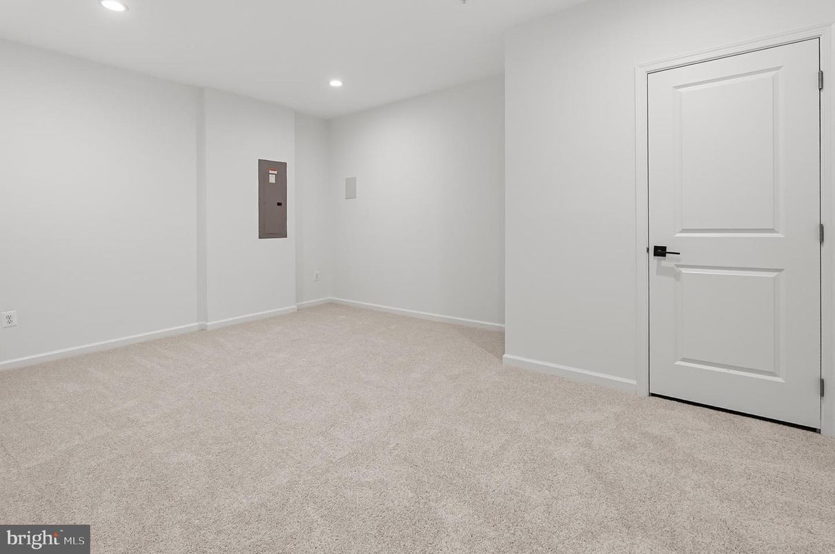 Elevator, Empty room, Interior, Recessed Lighting