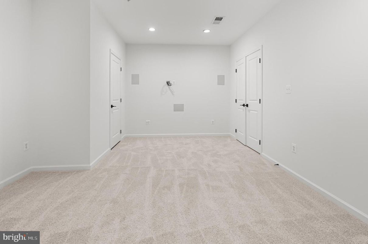 Empty room, Interior, Recessed Lighting