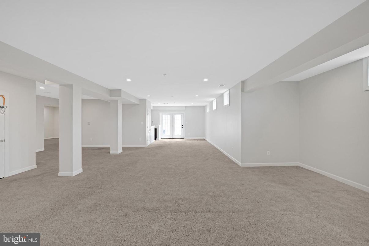 Empty room, Interior, Recessed Lighting