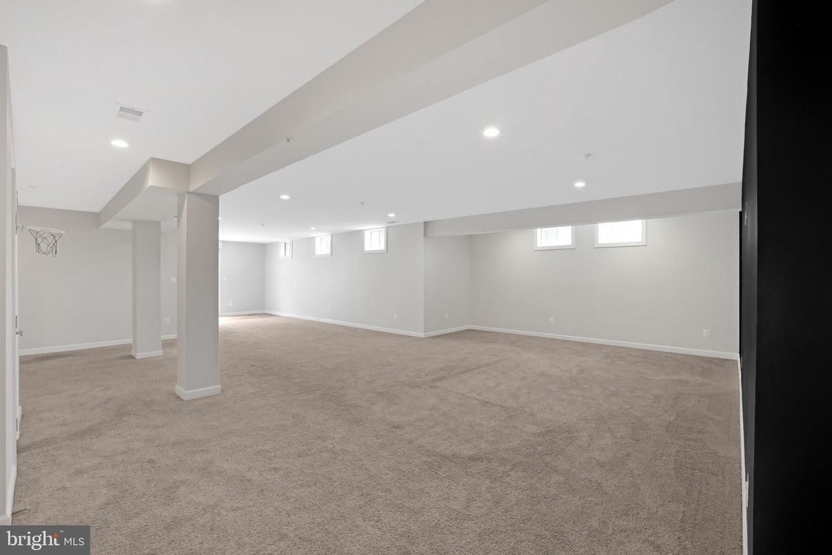 Empty room, Interior, Recessed Lighting