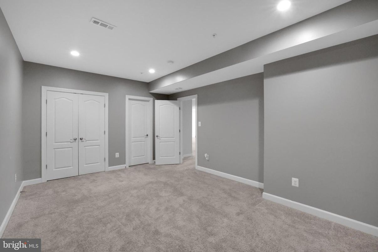 Empty room, Interior, Recessed Lighting
