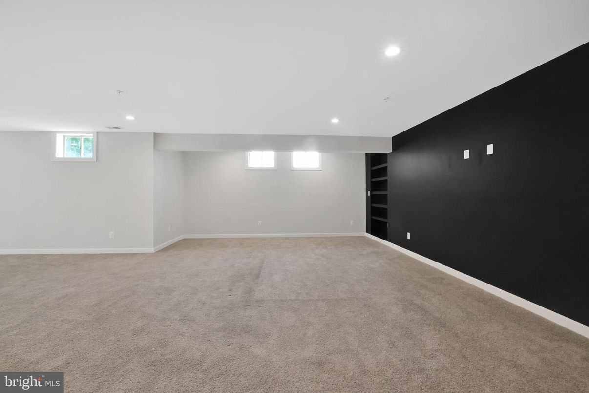Empty room, Interior, Recessed Lighting