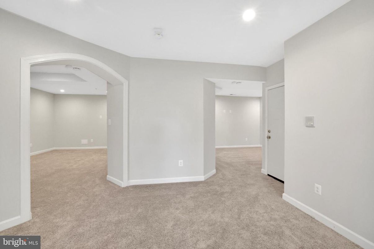 Empty room, Interior, Recessed Lighting
