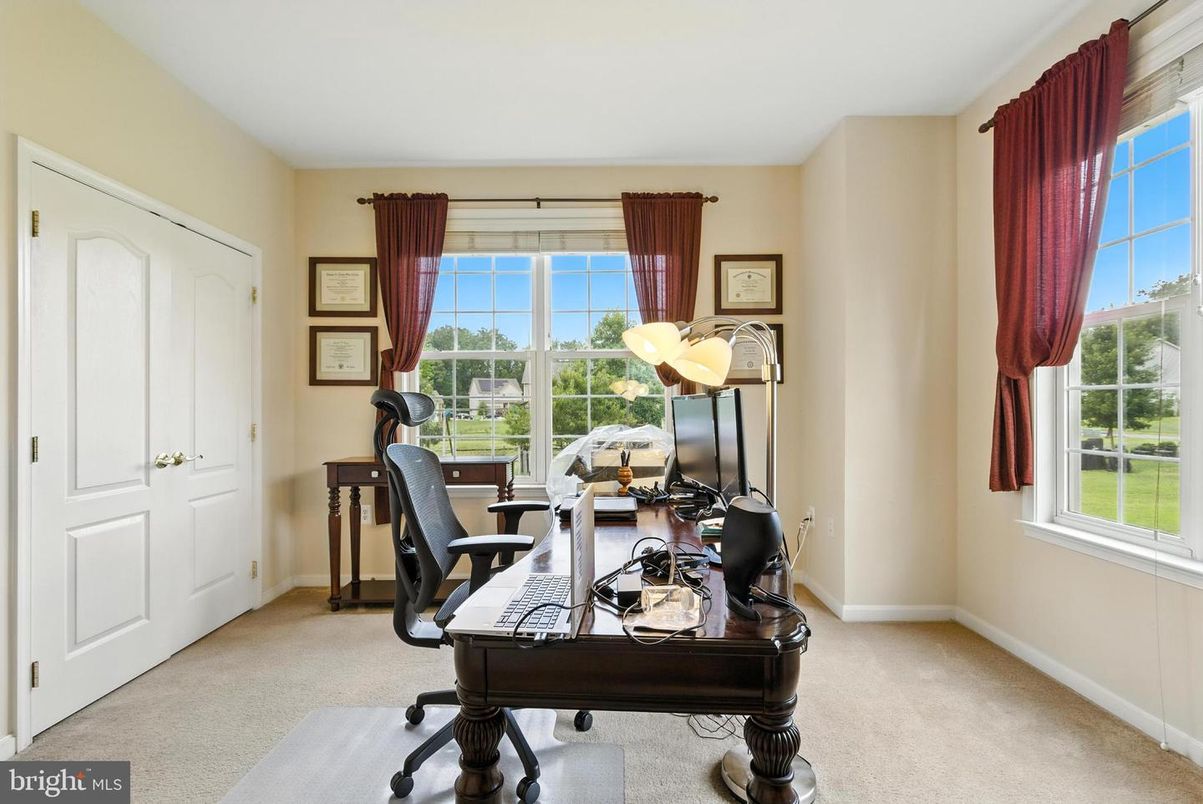 Home Office, Interior
