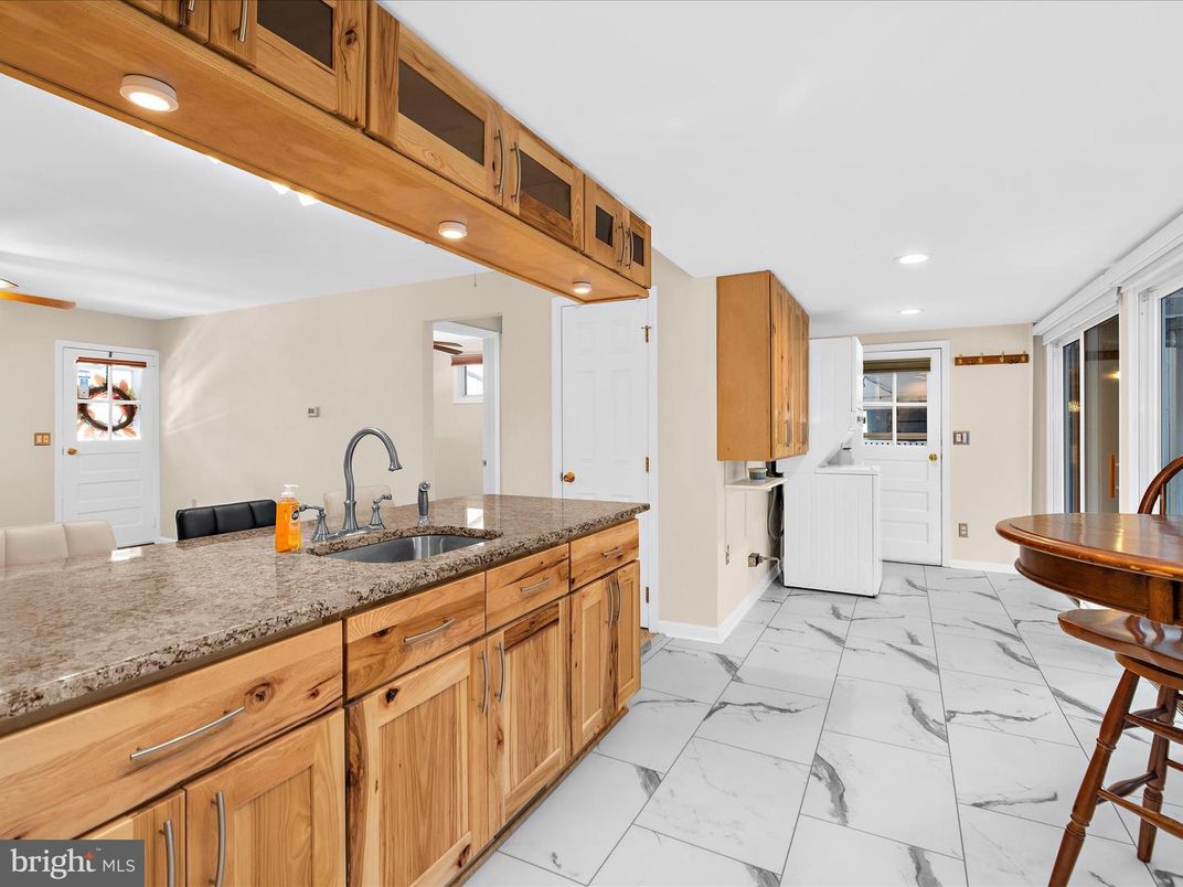Interior, Kitchen, Marble, Recessed Lighting, Washer