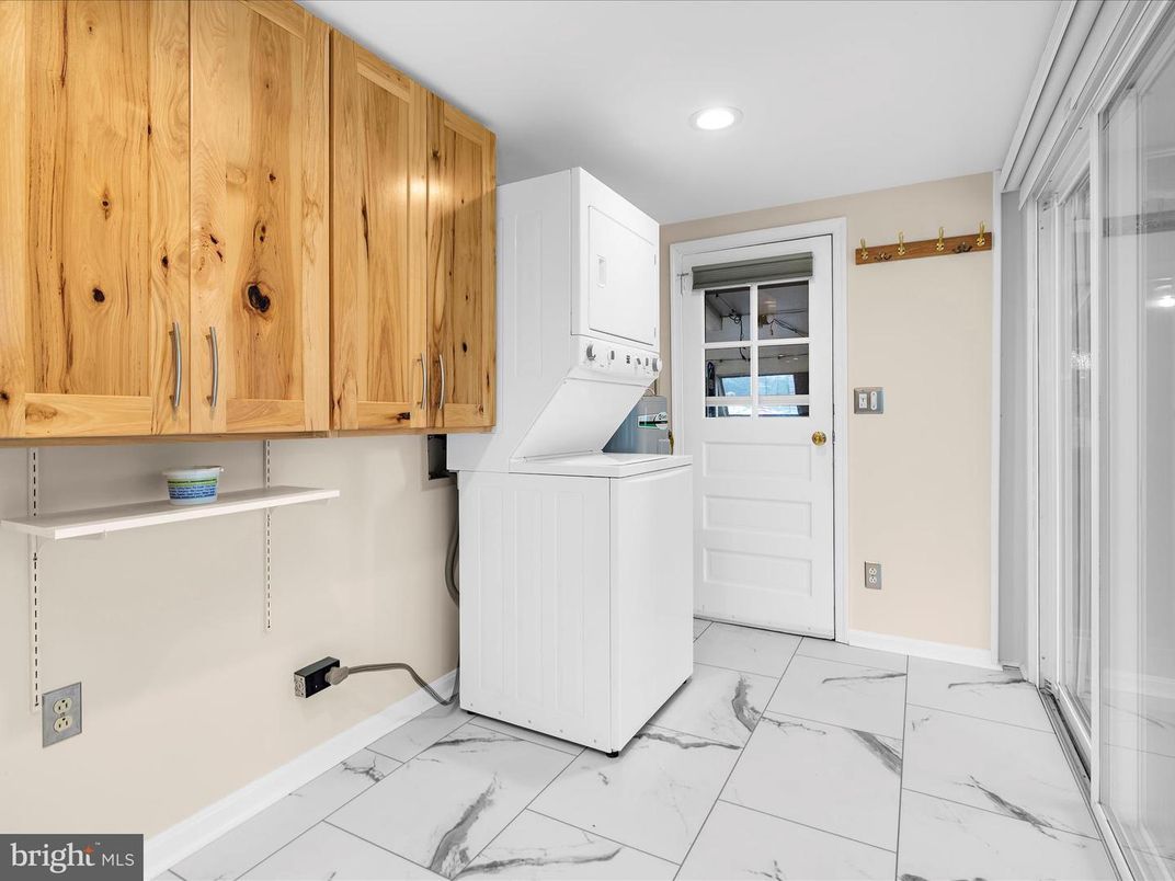 Interior, Marble, Recessed Lighting, Washer, Wooden Walls