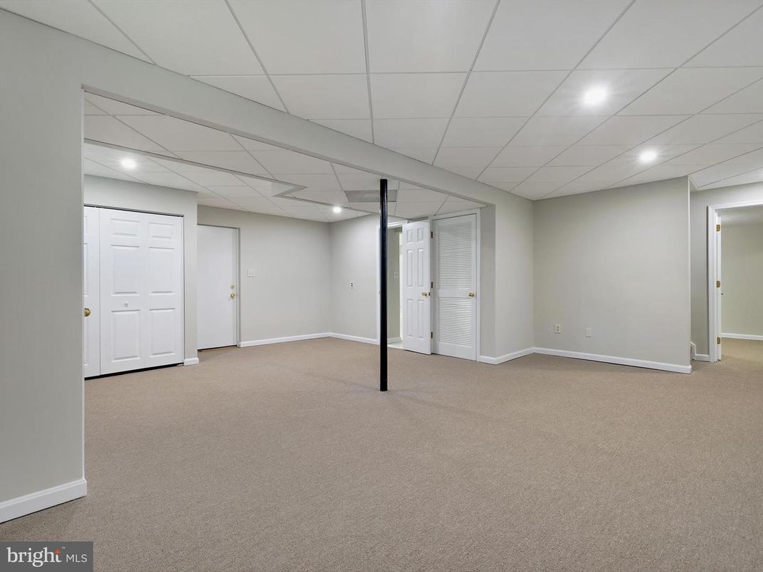 Empty room, Interior, Recessed Lighting