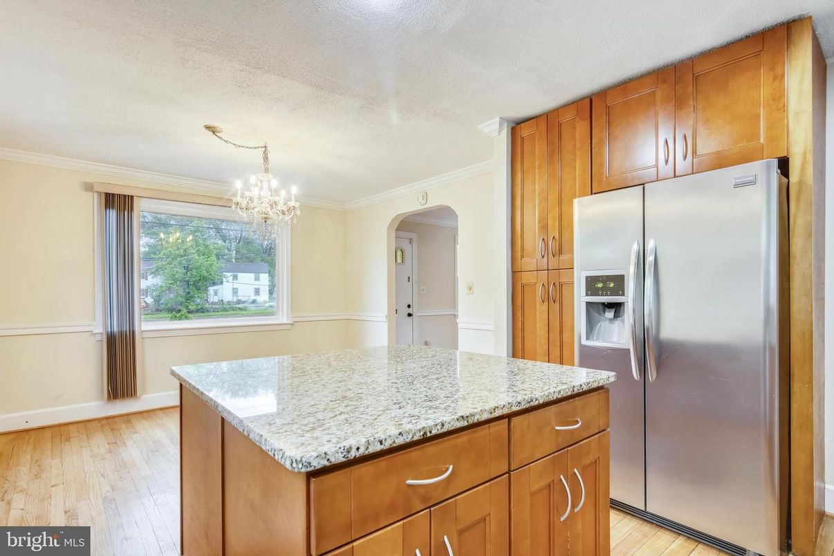 Chandelier, Interior, Kitchen, Wood Texture Flooring