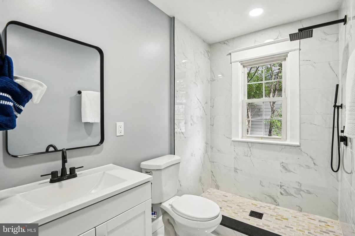 Bathroom, Interior, Marble Walls, Recessed Lighting
