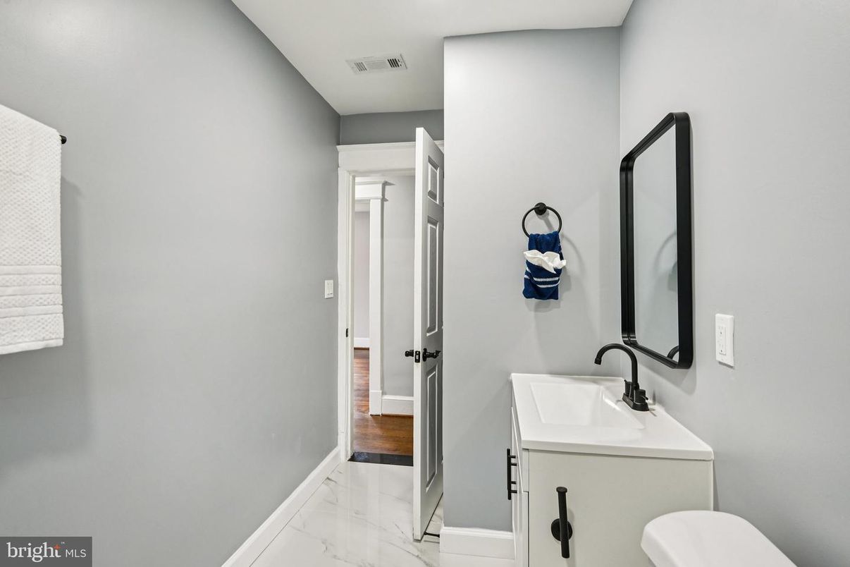 Bathroom, Interior, Marble, Recessed Lighting