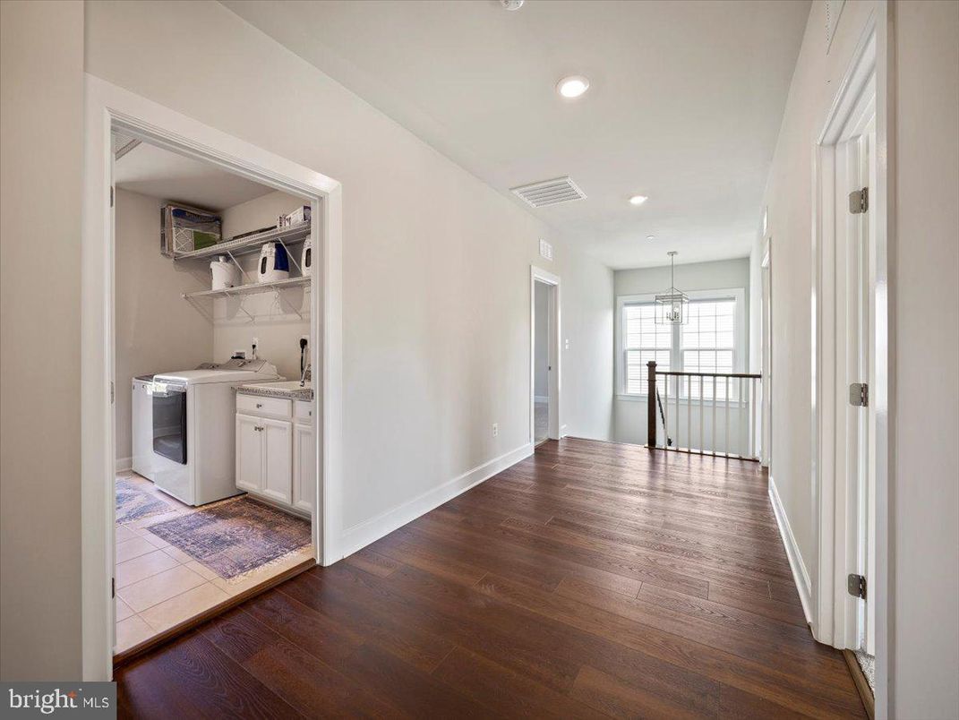 Interior, Pendant Lights, Recessed Lighting, Washer, Wood Texture Flooring