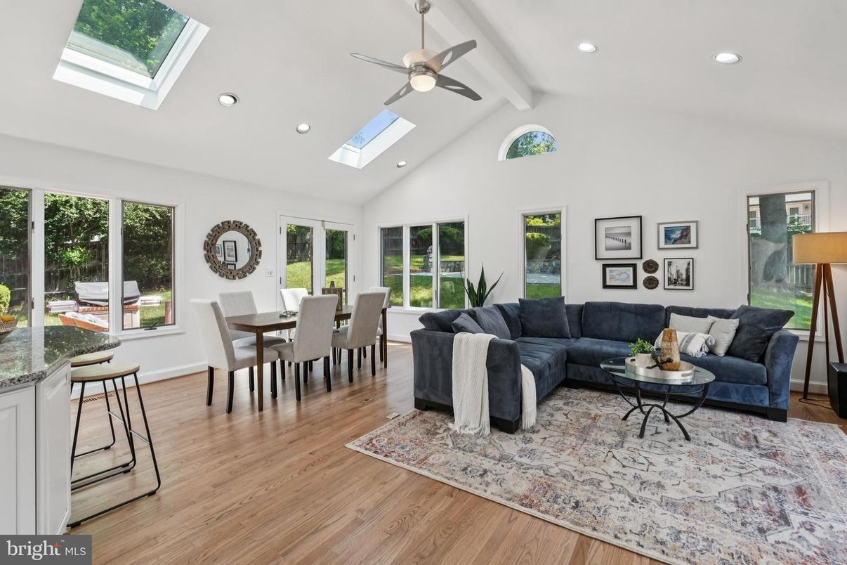 Dining room, Interior, Living room, Recessed Lighting, Wood Texture Flooring