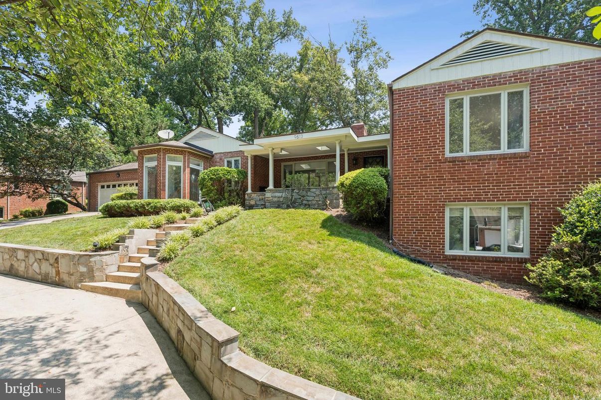 Exterior, Facade, Brick Facade, Split Level