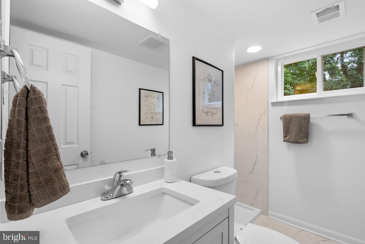 Bathroom, Interior, Marble, Marble Walls, Recessed Lighting