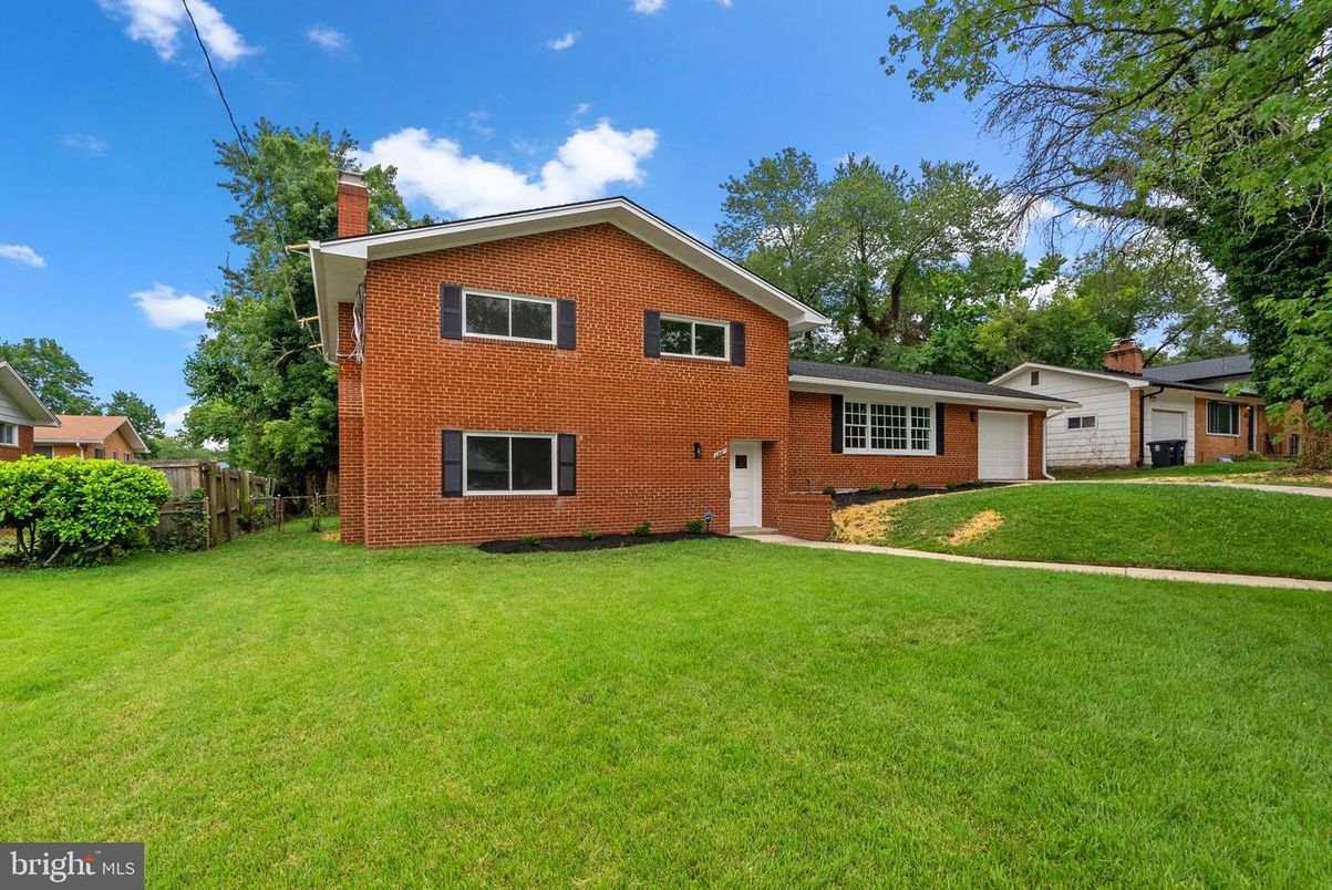 Attached, Backyard, Exterior, Facade, Brick Facade, Split Level