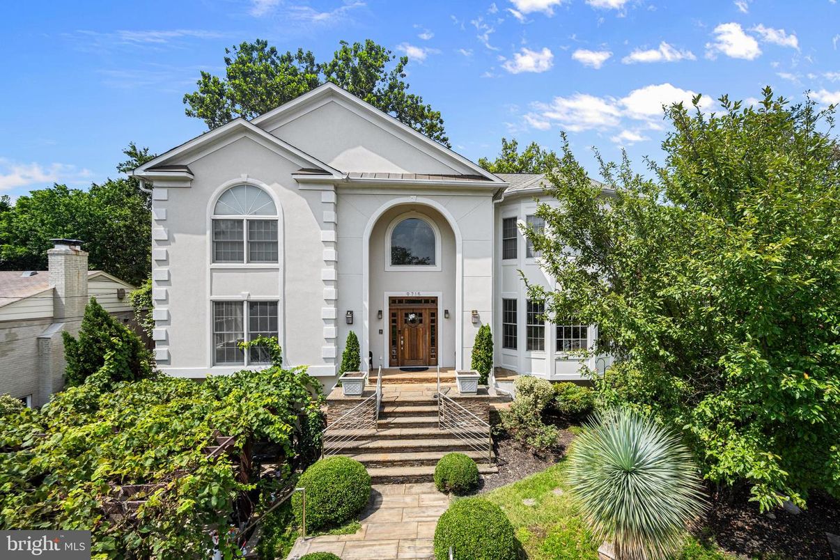 Exterior, Facade, French Provincial
