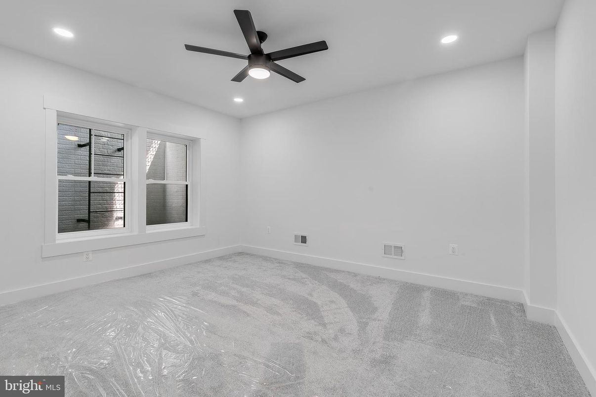 Empty room, Interior, Recessed Lighting