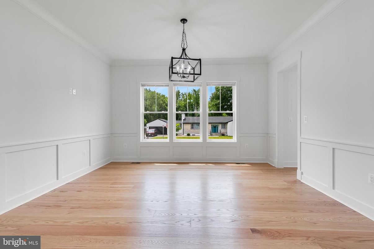 Empty room, Interior, Pendant Lights, Wood Texture Flooring