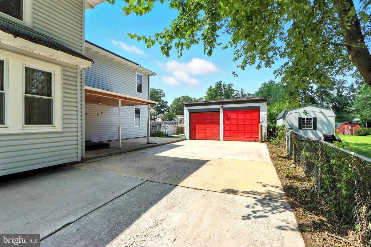Detached Garage, Exterior