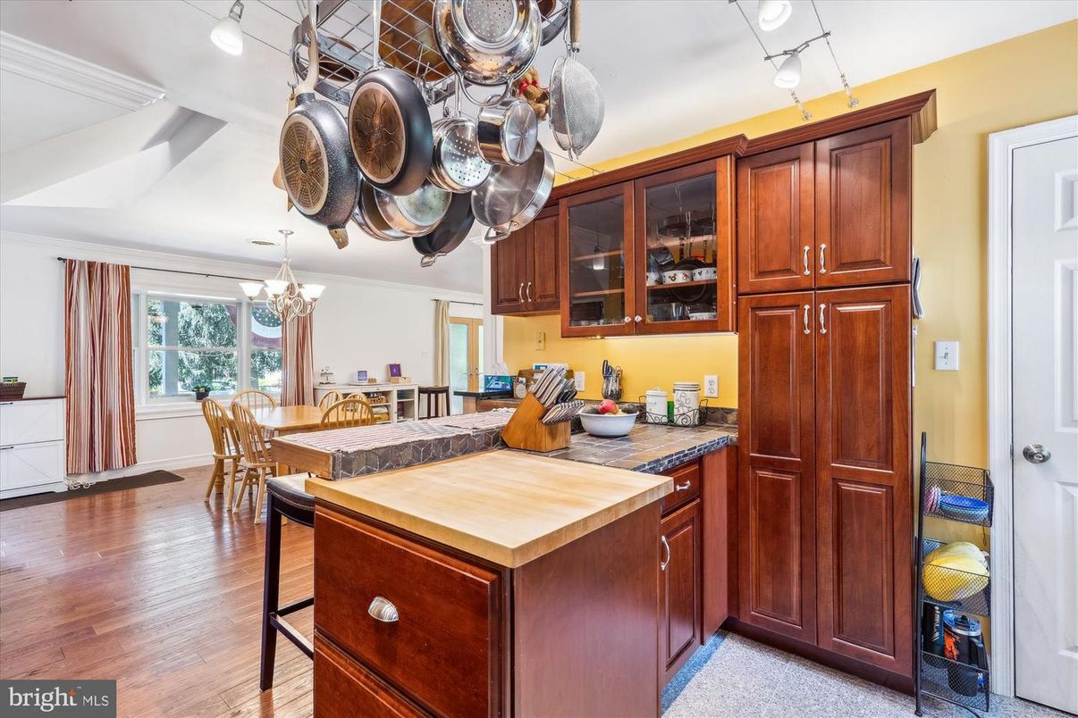 Chandelier, Dining room, Interior, Kitchen, Wood Texture Flooring