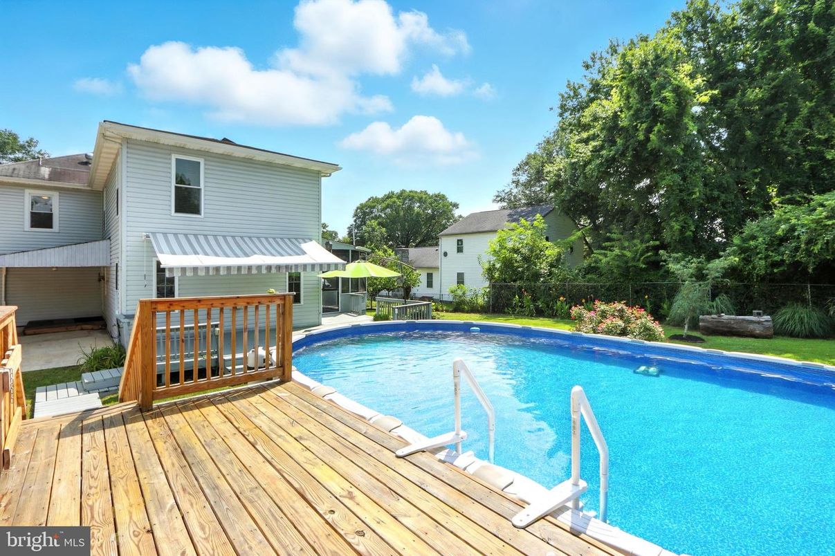 Exterior, Pool