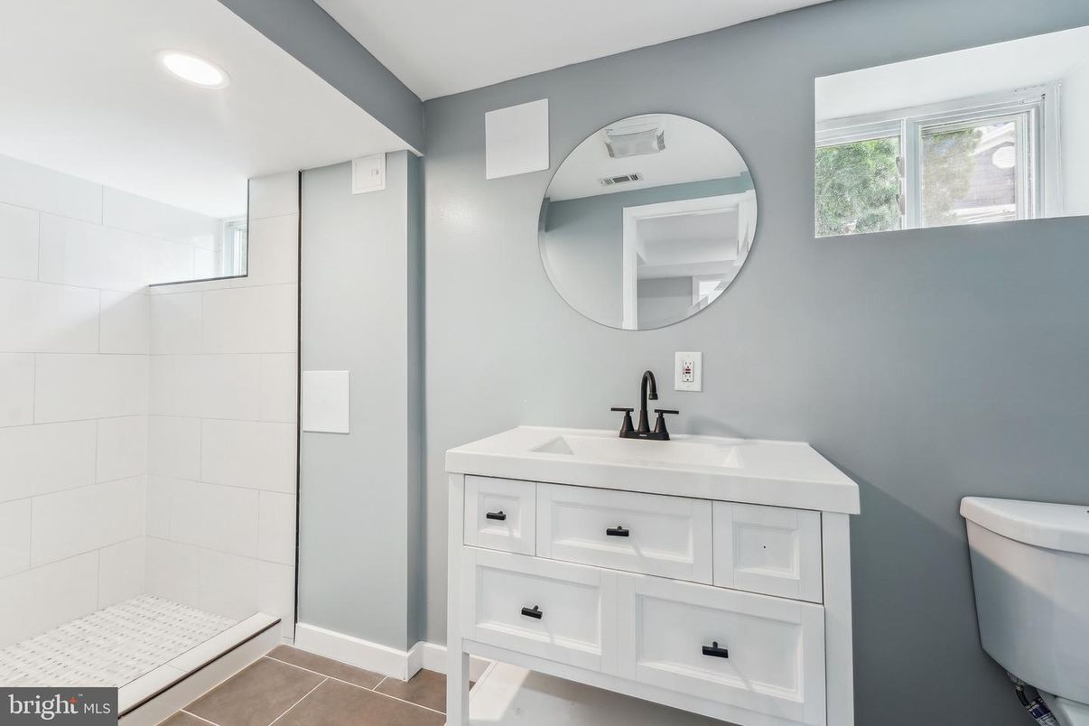 Bathroom, Interior, Recessed Lighting