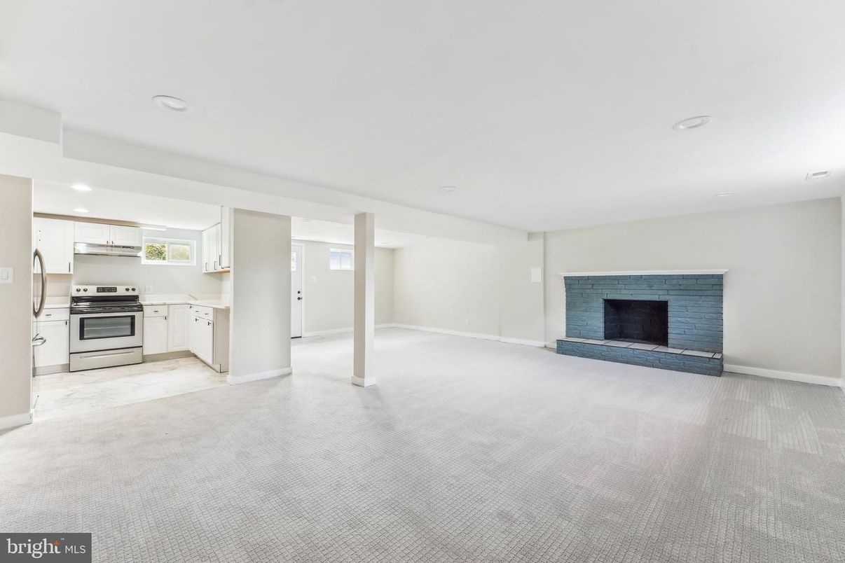 Empty room, Fireplace, Interior, Kitchen, Recessed Lighting