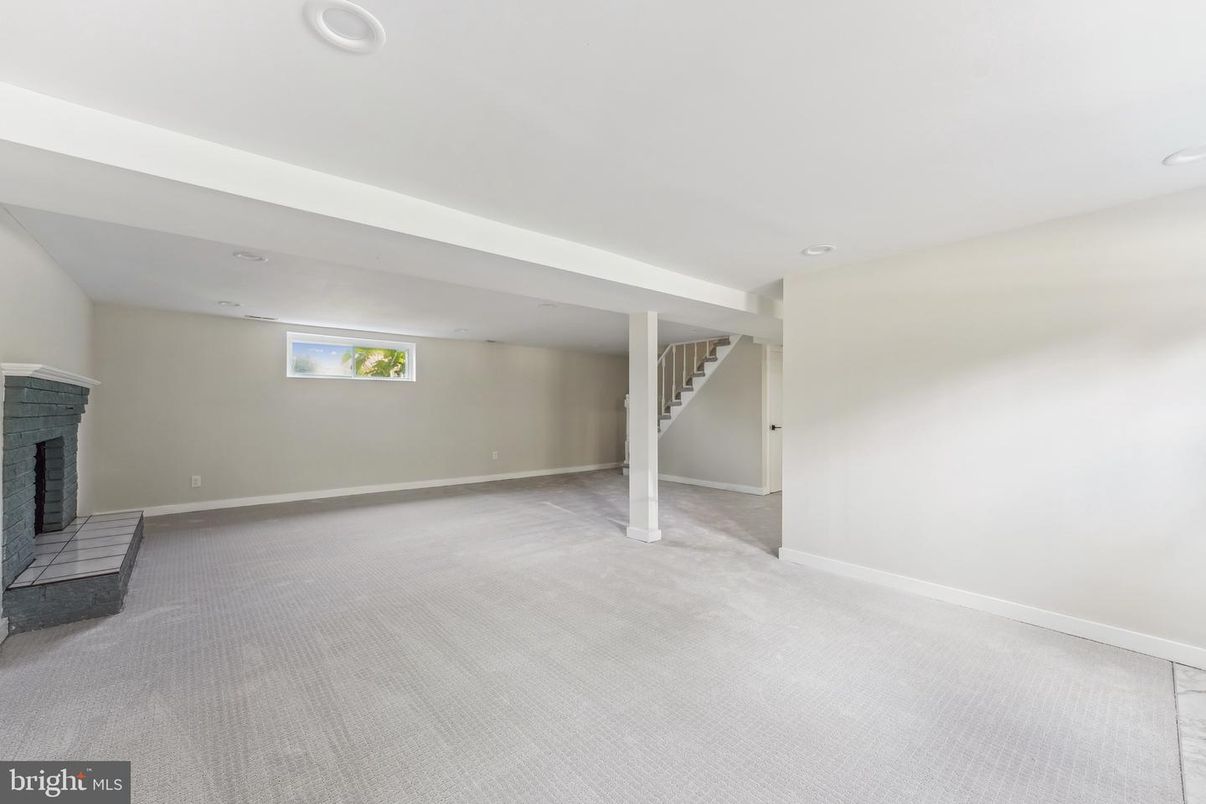 Empty room, Fireplace, Interior, Recessed Lighting