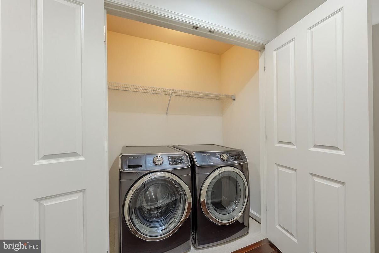 Interior, Washer, Wood Texture Flooring