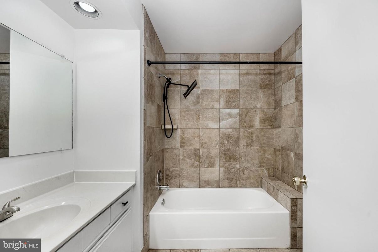 Bathroom, Interior, Recessed Lighting