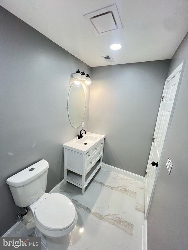 Bathroom, Interior, Marble, Recessed Lighting