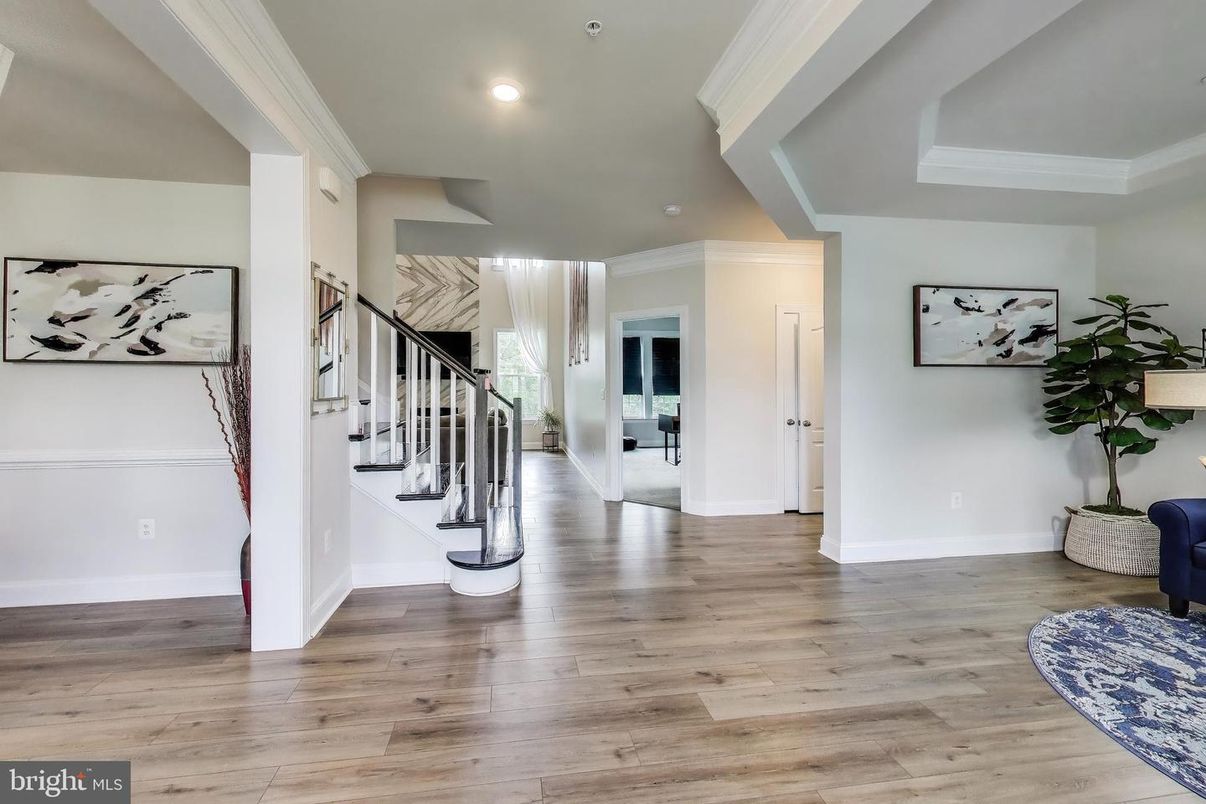 Interior, Recessed Lighting, Wood Texture Flooring