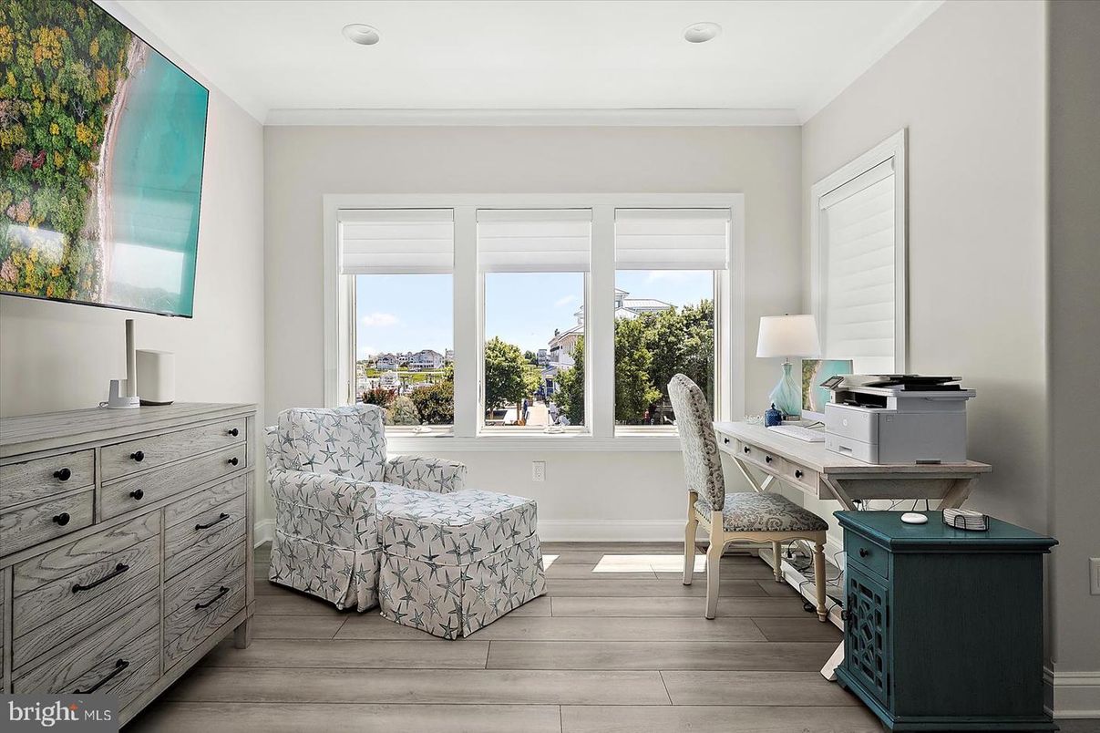 Home Office, Interior, Recessed Lighting, Wood Texture Flooring