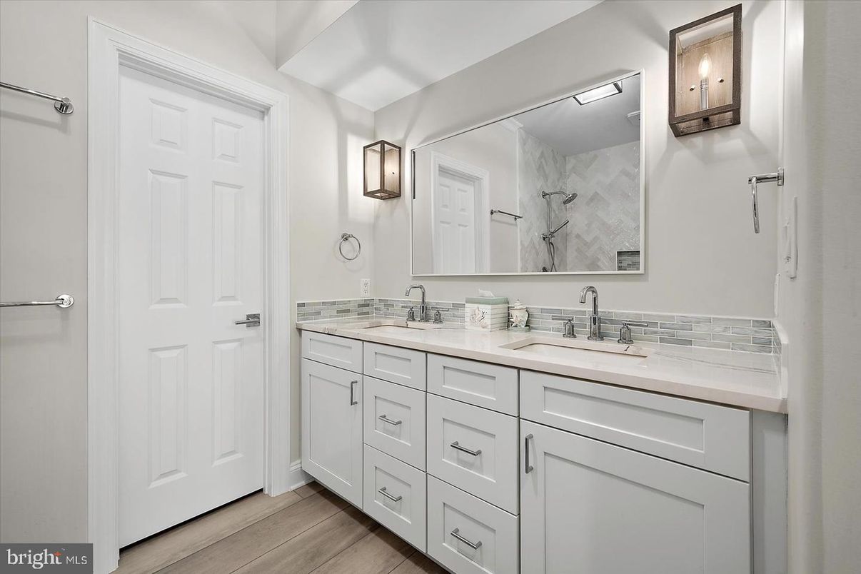Bathroom, Dual Sink Vanities, Interior, Wood Texture Flooring