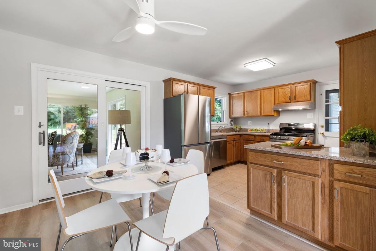Dining room, Interior, Kitchen, Recessed Lighting, Wood Texture Flooring