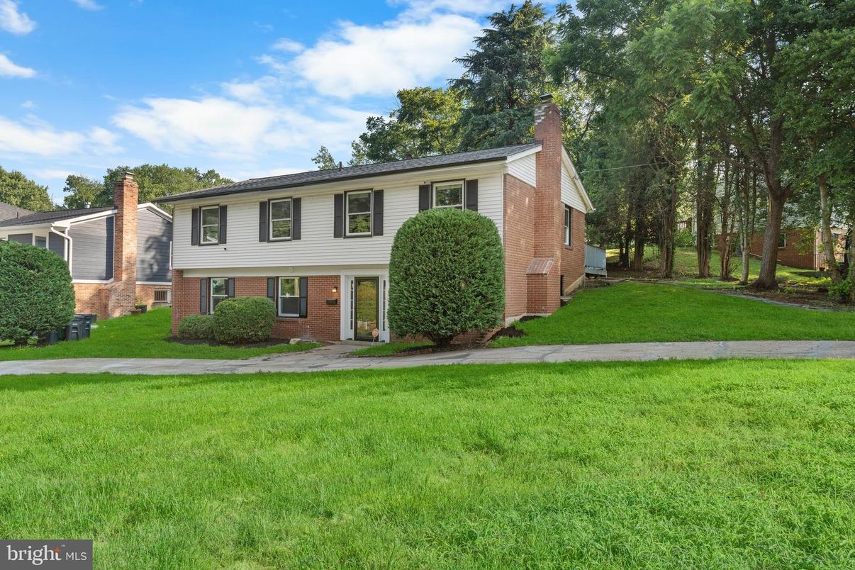 Backyard, Exterior, Facade, Brick Facade, Georgian