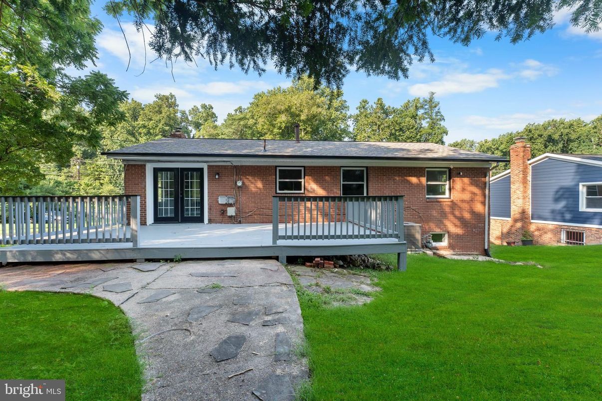 Exterior, Facade, Brick Facade, Ranch