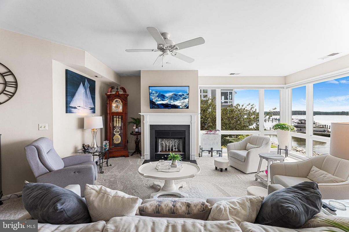 Fireplace, Interior, Living room, Water
