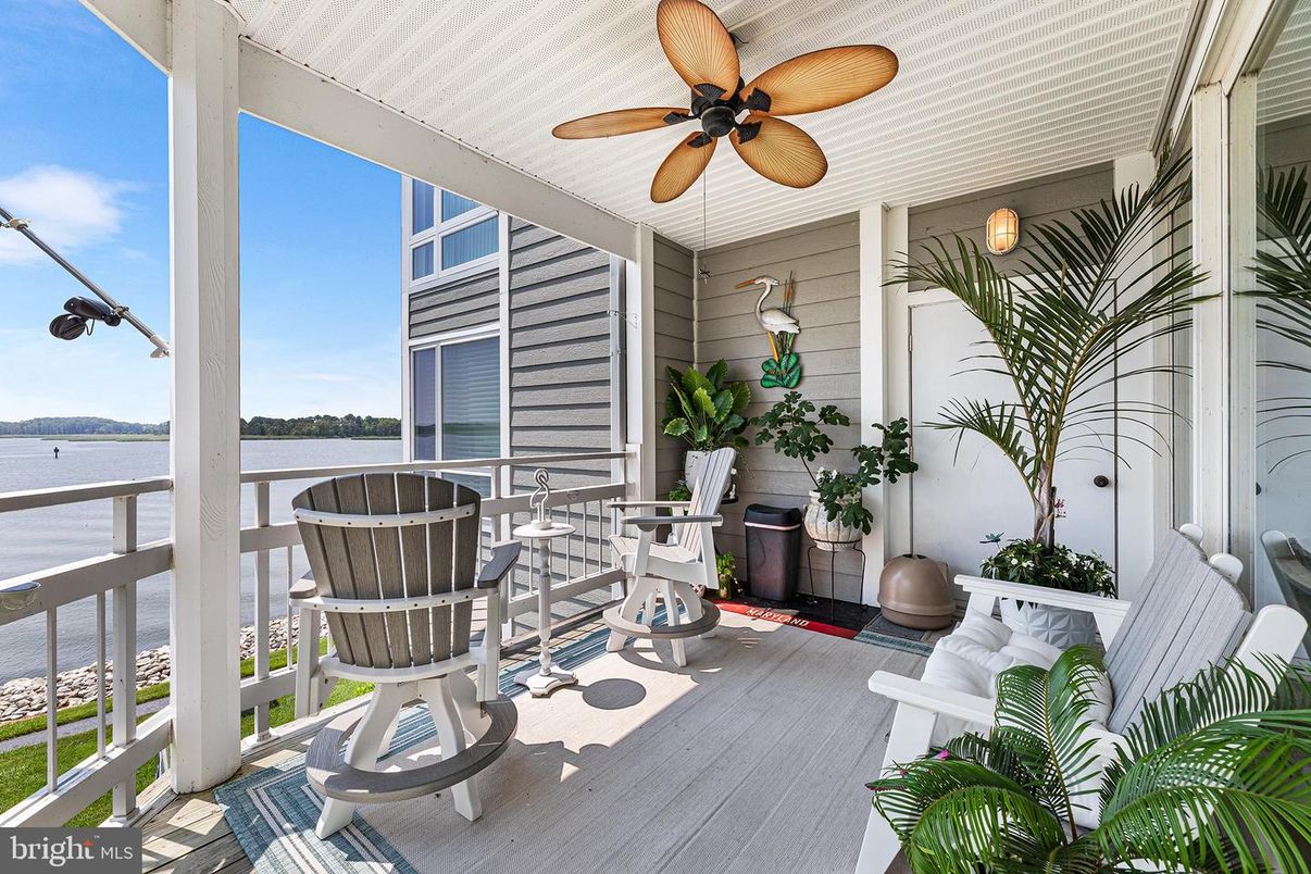 Interior, Sun Room, Water