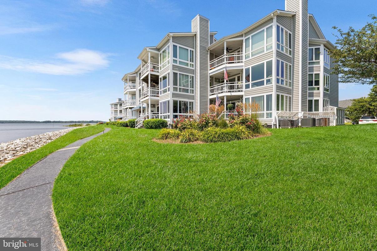 Backyard, Exterior, Facade, Condo Building