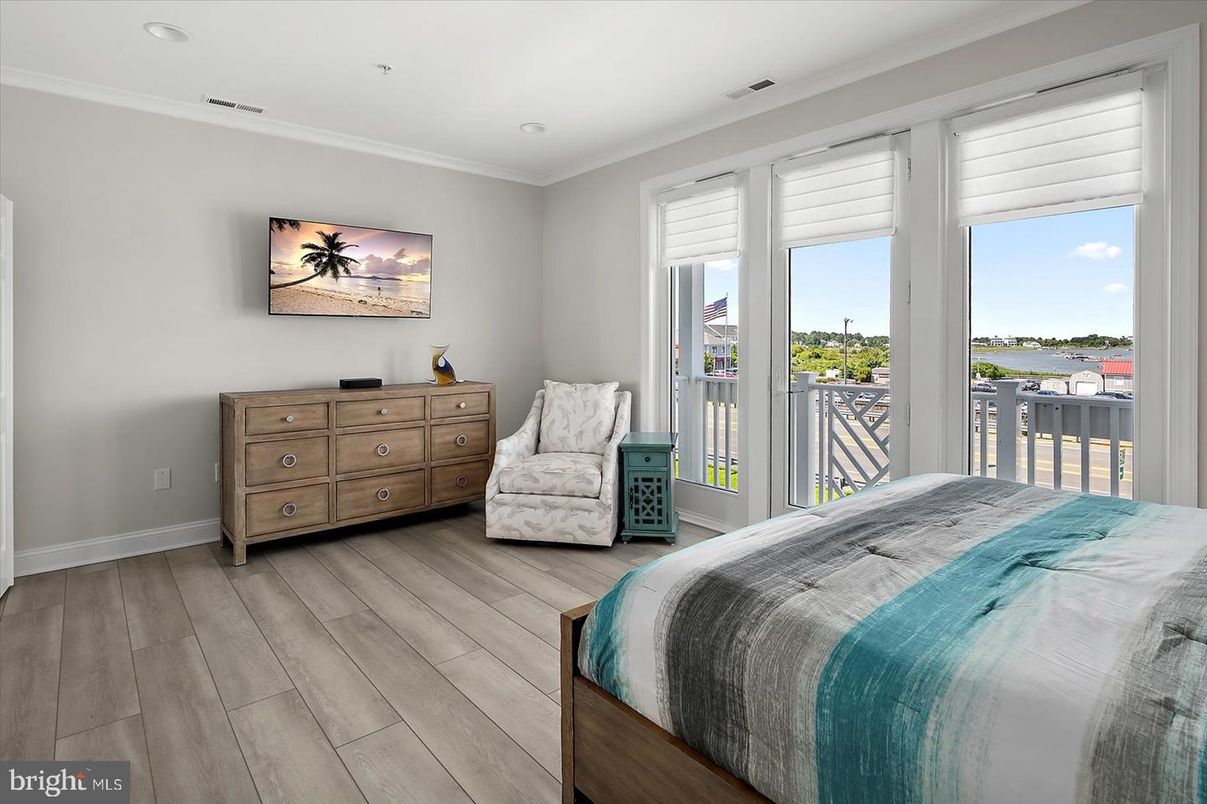 Bedroom, Interior, Recessed Lighting, Water, Wood Texture Flooring