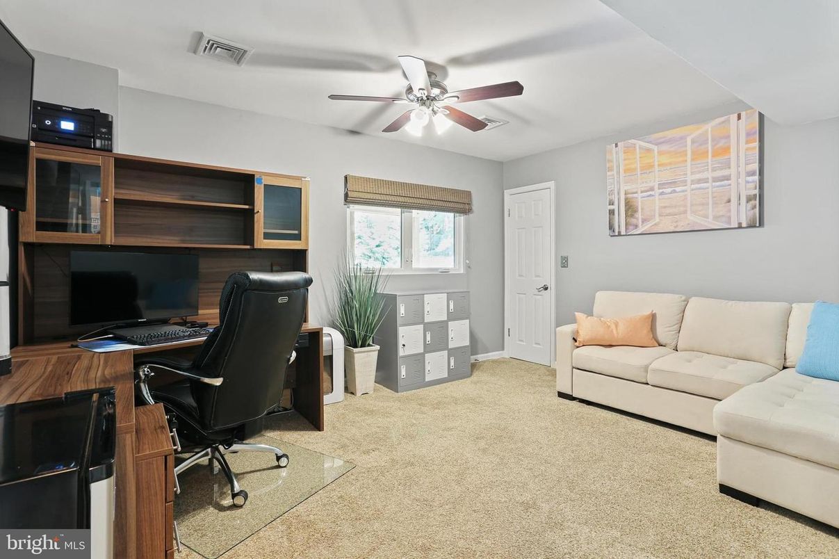 Home Office, Interior