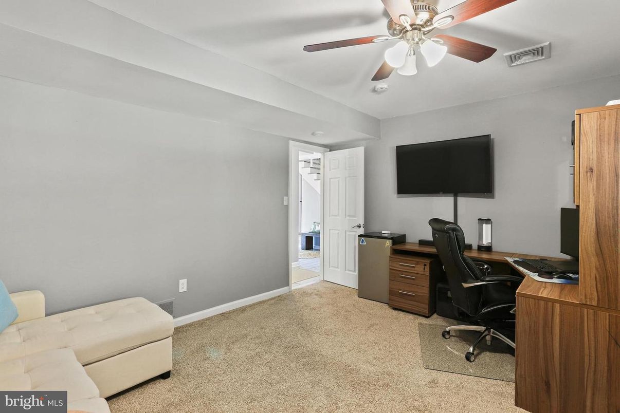 Home Office, Interior