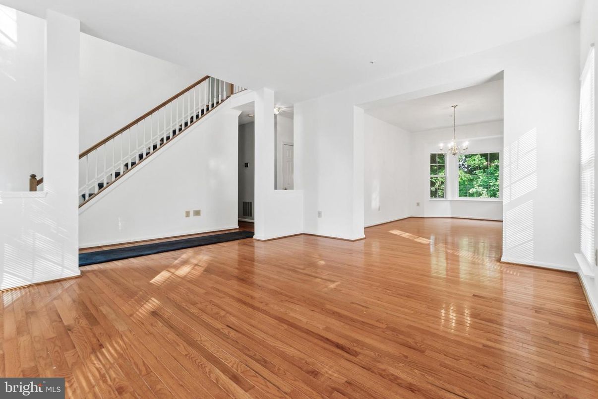 Chandelier, Empty room, Interior, Wood Texture Flooring