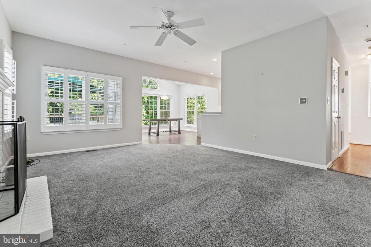 Empty room, Interior, Recessed Lighting