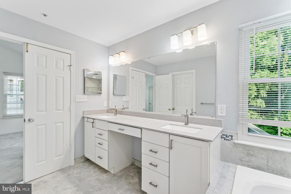 Bathroom, Dual Sink Vanities, Interior