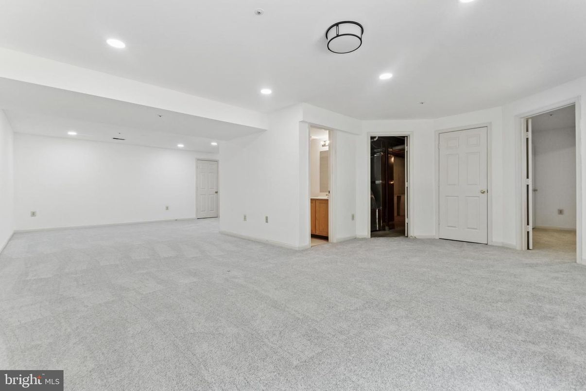 Empty room, Interior, Recessed Lighting